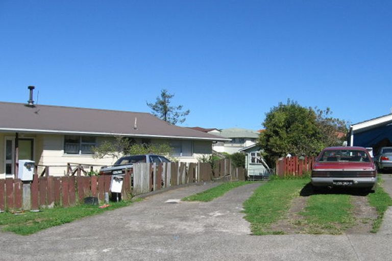 Photo of property in 11 Cecil Beatt Place, West Harbour, Auckland, 0618