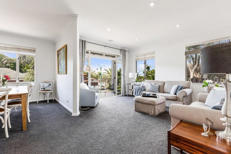 Photo of property in 30 Hogarth Rise, West Harbour, Auckland, 0618