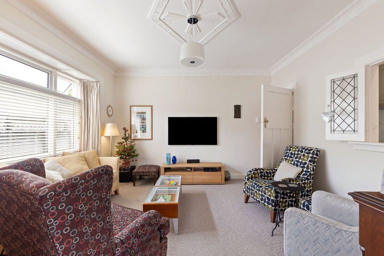 Photo of property in 11 Manapouri Crescent, Hokowhitu, Palmerston North, 4410