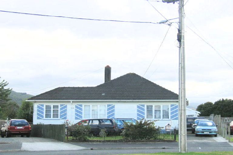 Photo of property in 19 Savage Crescent, Upper Hutt Central, Upper Hutt, 5018