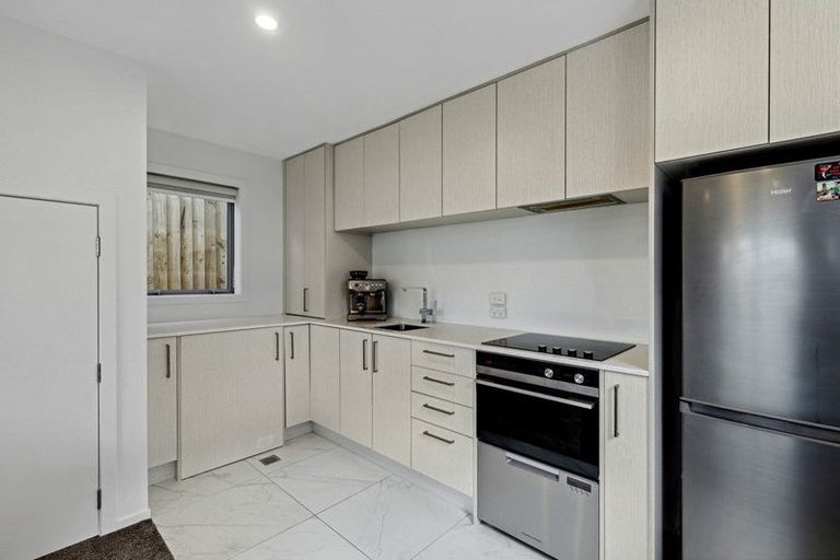 Photo of property in 9/22 Denver Avenue, Sunnyvale, Auckland, 0612