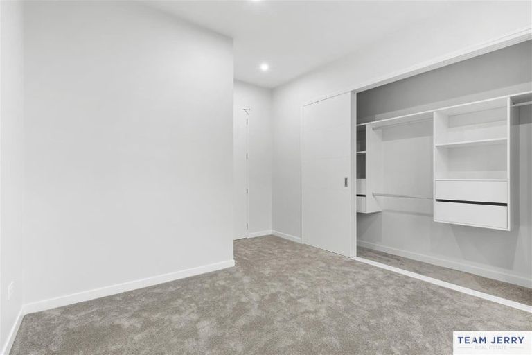 Photo of property in 27 Kuaha Road, Massey, Auckland, 0614
