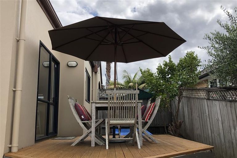 Photo of property in 6 San Valentino Drive, Henderson, Auckland, 0612