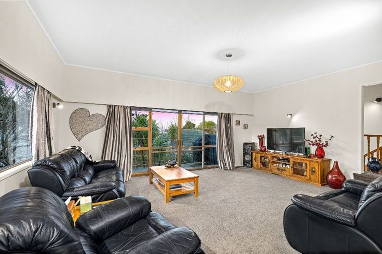 Photo of property in 6 Fayette Place, Te Atatu South, Auckland, 0610