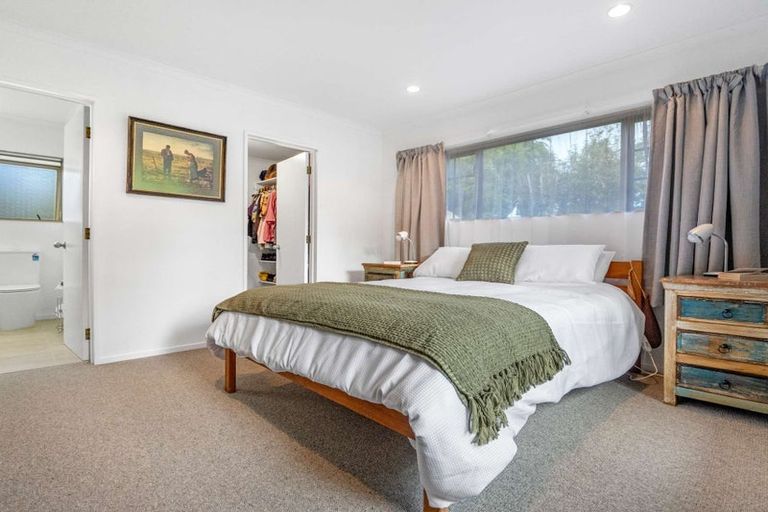 Photo of property in 15 Awaroa Stream Drive, Waiuku, 2123