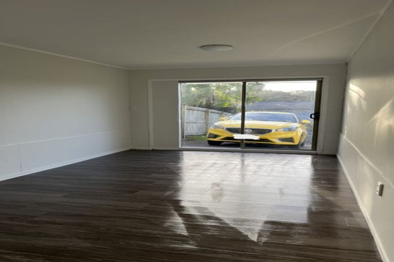 Photo of property in 2/523 Glenfield Road, Glenfield, Auckland, 0629