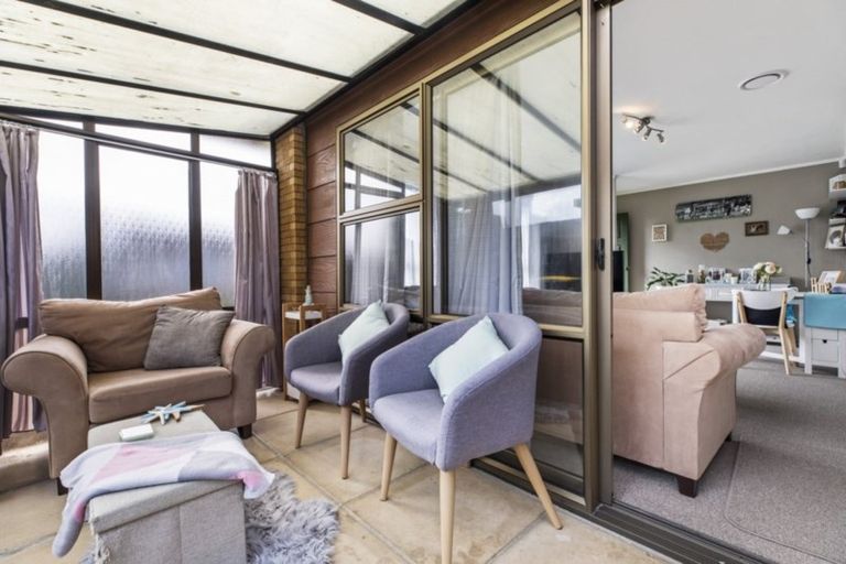 Photo of property in 1/2 Short Street, Papakura, 2110