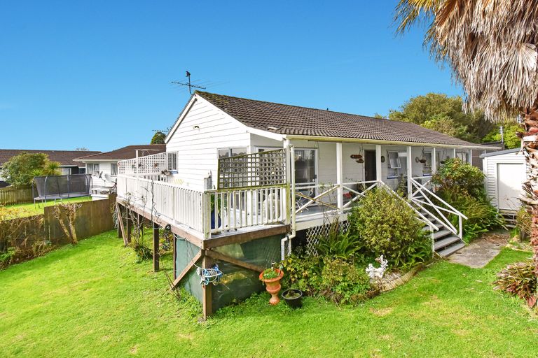 Photo of property in 20 Rukumoana Place, Clendon Park, Auckland, 2103