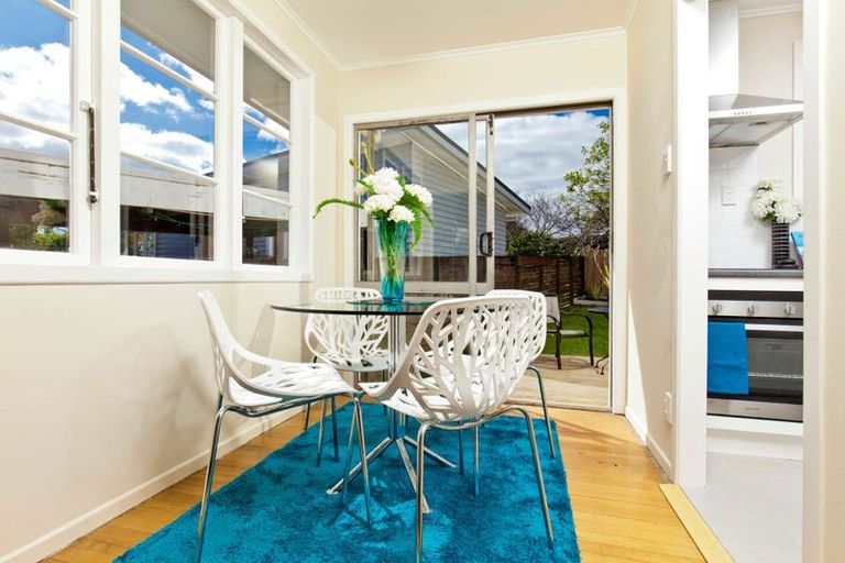 Photo of property in 2/7 Vera Road, Te Atatu South, Auckland, 0610
