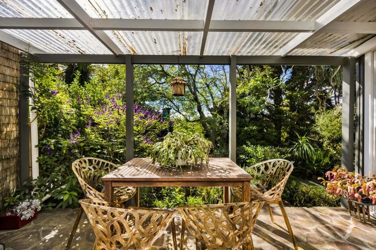 Photo of property in 8 Longview Drive, Merrilands, New Plymouth, 4312