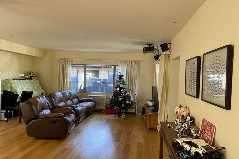 Photo of property in 19 Barnsley Place, Henderson, Auckland, 0612