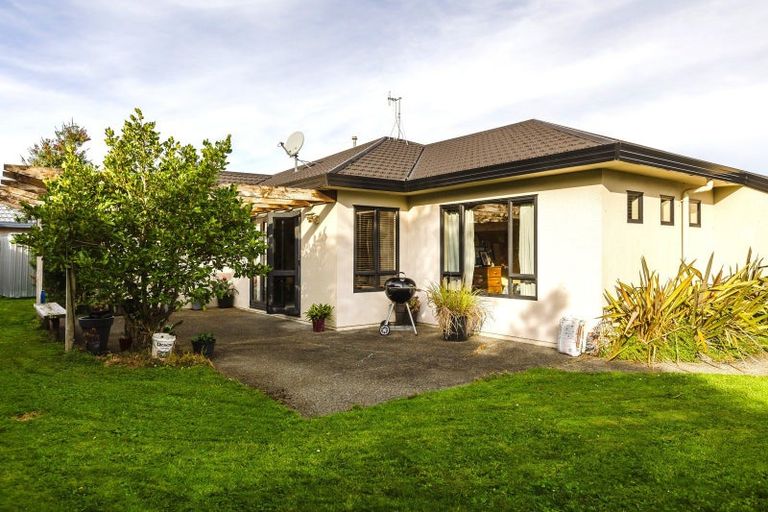 Photo of property in 15 Aspen Way, Kelvin Grove, Palmerston North, 4414