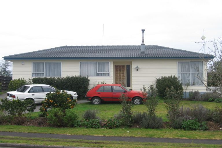Photo of property in 15 Leatham Crescent, Opaheke, Papakura, 2113