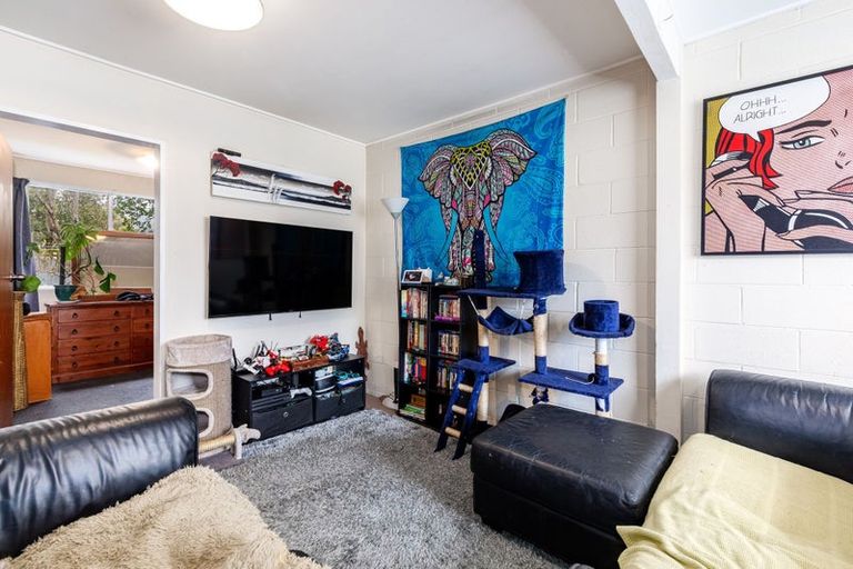 Photo of property in 1/19 Pirie Crescent, Moera, Lower Hutt, 5010