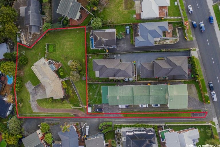 Photo of property in 83 Pupuke Road, Northcote, Auckland, 0627