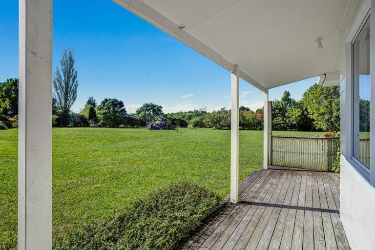 Photo of property in 42 Koraha Road, Kumeu, 0892