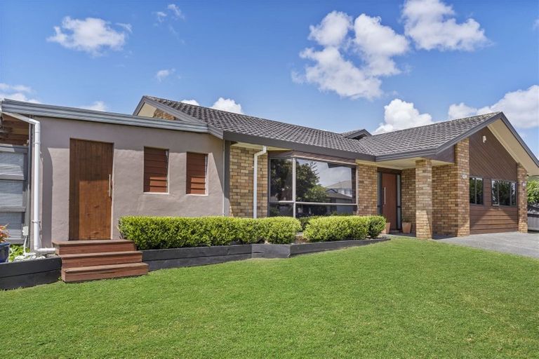 Photo of property in 70 Golfland Drive, Golflands, Auckland, 2013