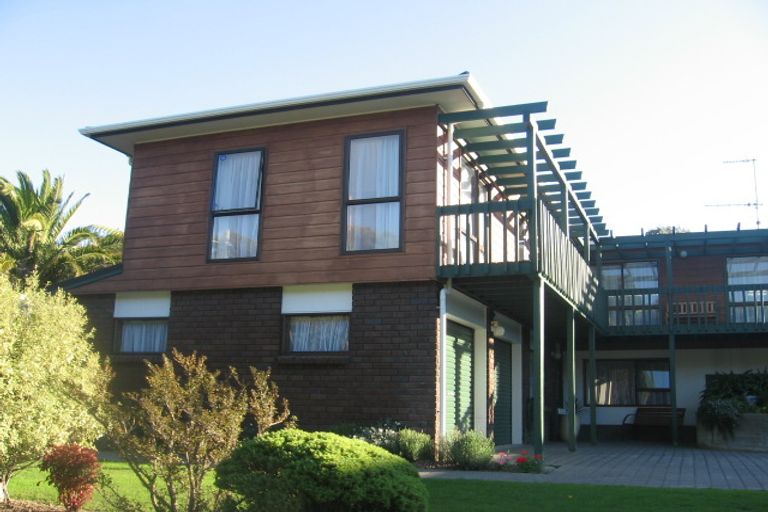 Photo of property in 6 Albatross Close, Whitby, Porirua, 5024