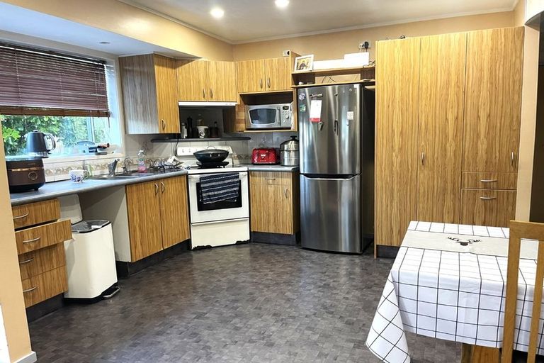 Photo of property in 69 Chilcott Road, Henderson, Auckland, 0612