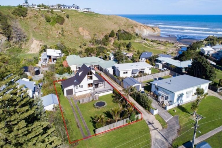 Photo of property in 22 Mowhanau Drive, Kai Iwi, Whanganui, 4574