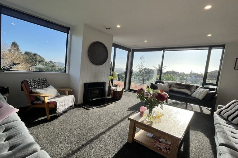 Photo of property in 2 Pohutukawa Avenue, Red Beach, 0932