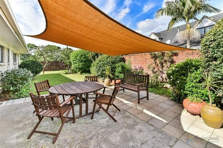 Photo of property in 2 Evanda Crescent, Conifer Grove, Takanini, 2112