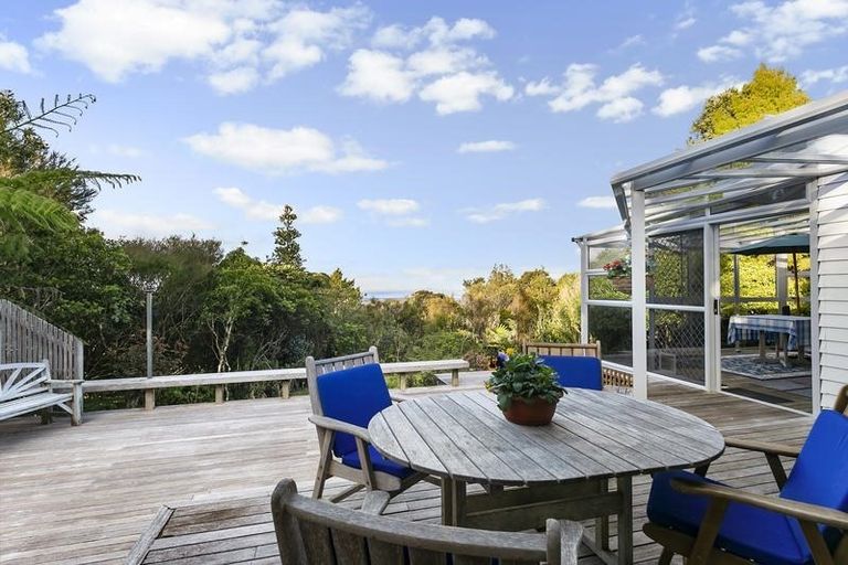 Photo of property in 51 Turanga Road, Henderson Valley, Auckland, 0612