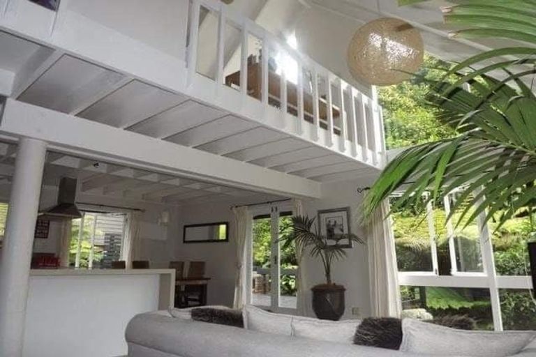 Photo of property in 2/16 Colonial Road, Birkenhead, Auckland, 0626