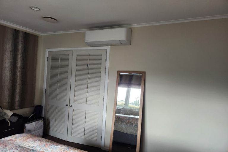 Photo of property in 2/484 East Coast Road, Windsor Park, Auckland, 0630