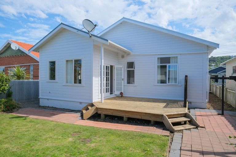 Photo of property in 21 West Avenue, Saint Clair, Dunedin, 9012