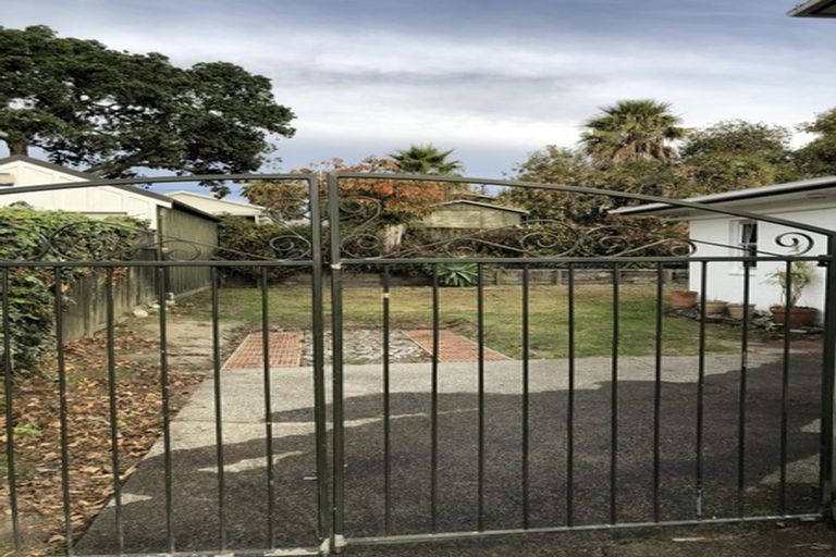 Photo of property in 2/70 Beresford Street, Bayswater, Auckland, 0622