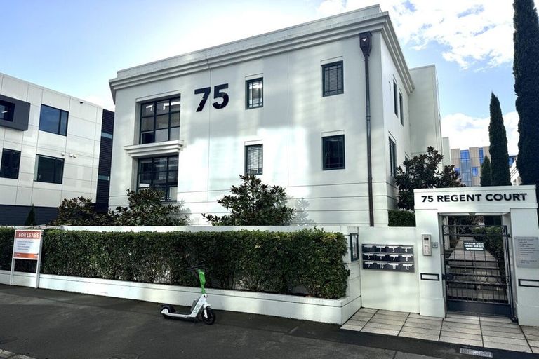 Photo of property in Regent Courts, 2/75 Gloucester Street, Christchurch Central, Christchurch, 8013