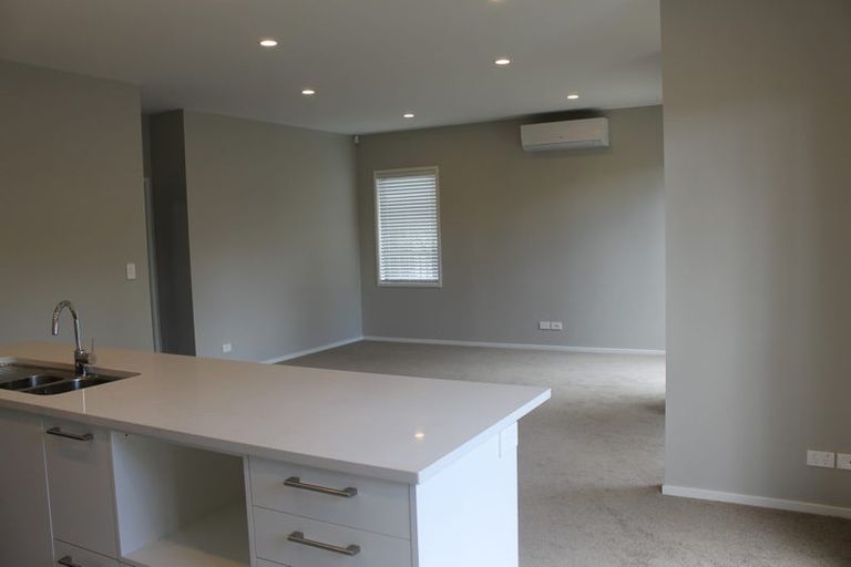 Photo of property in 2/31 Verbena Road, Birkdale, Auckland, 0626