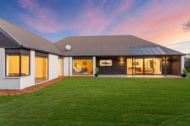 Photo of property in 48 Weka Street, Fendalton, Christchurch, 8041