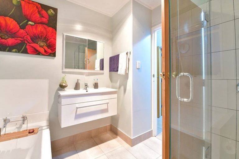 Photo of property in 5 Mayfair Crescent, Mairangi Bay, Auckland, 0630