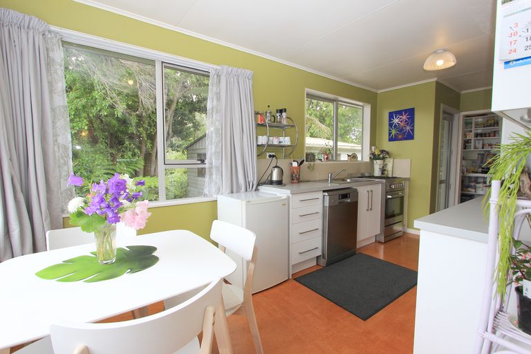 Photo of property in 38 Holdaway Street, Riversdale, Blenheim, 7201