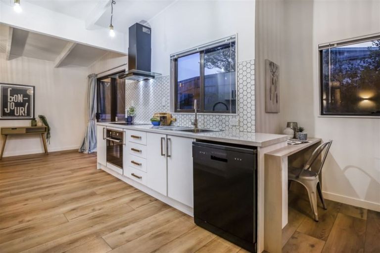 Photo of property in 2 Rainbow Court, Raumati South, Paraparaumu, 5032