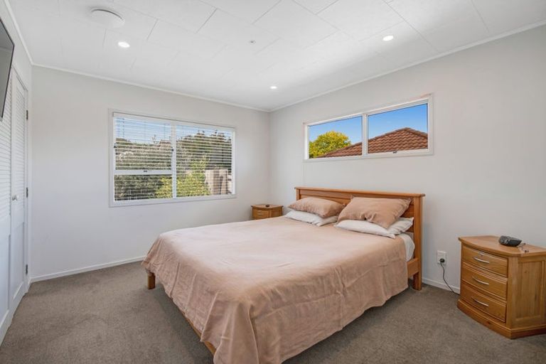 Photo of property in 9 Devonshire Road, Unsworth Heights, Auckland, 0632