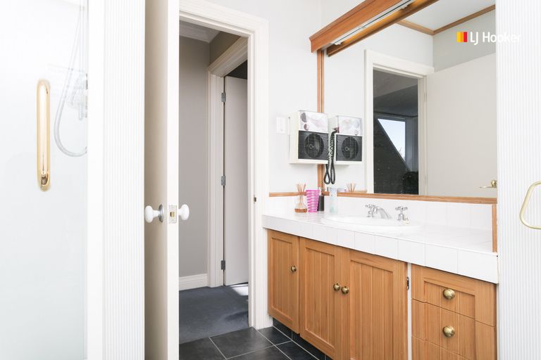 Photo of property in 69 Glenross Street, Glenross, Dunedin, 9011