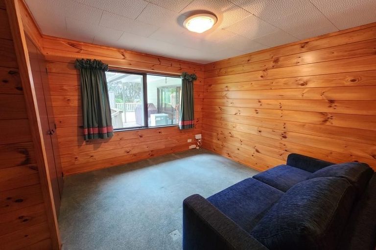 Photo of property in 126 Laingholm Drive, Laingholm, Auckland, 0604