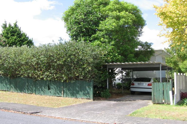 Photo of property in 5 Firle Place, Green Bay, Auckland, 0604