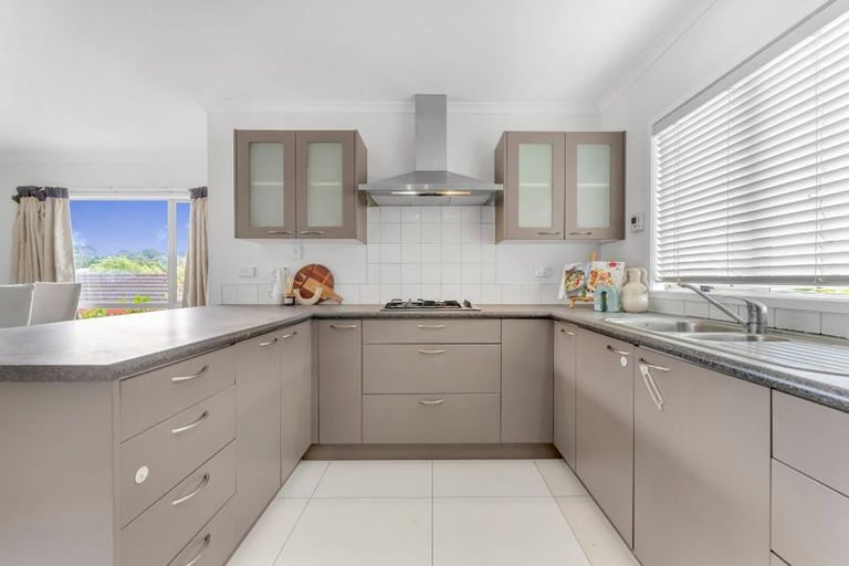 Photo of property in 1 Luna Place, Henderson, Auckland, 0612