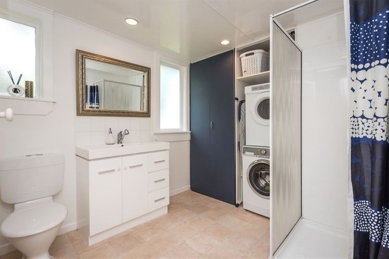 Photo of property in 108 Dyers Pass Road, Cashmere, Christchurch, 8022