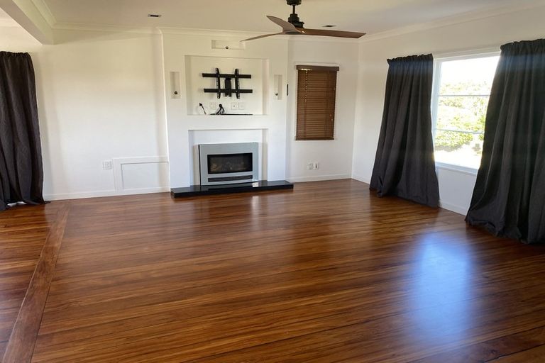 Photo of property in 11 Youngs Road, Papakura, 2110