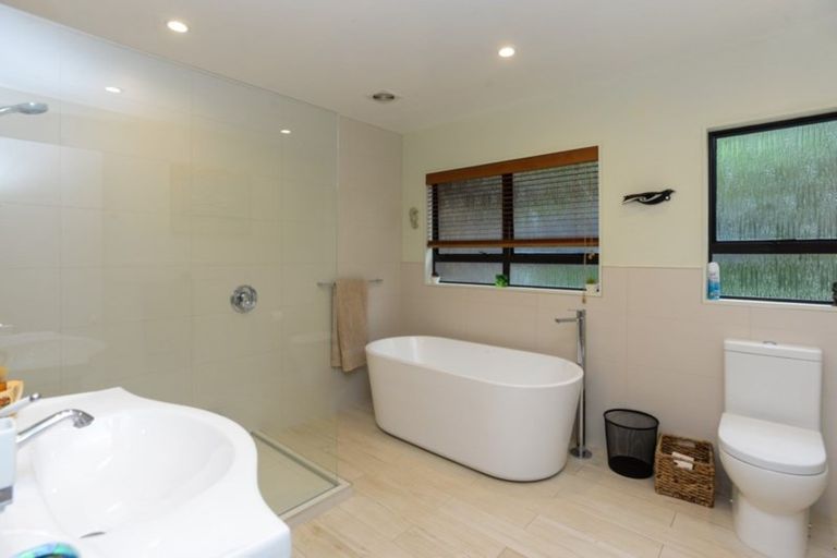 Photo of property in 82 Tauroa Road, Havelock North, 4130