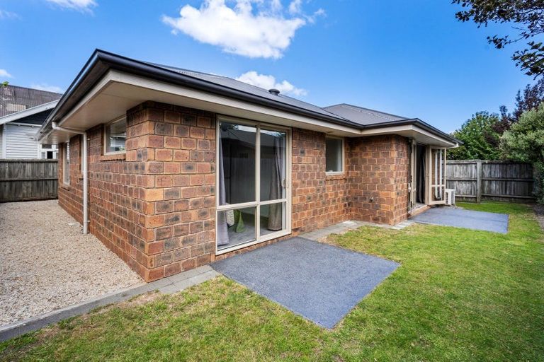 Photo of property in 16 Lindores Street, Addington, Christchurch, 8024