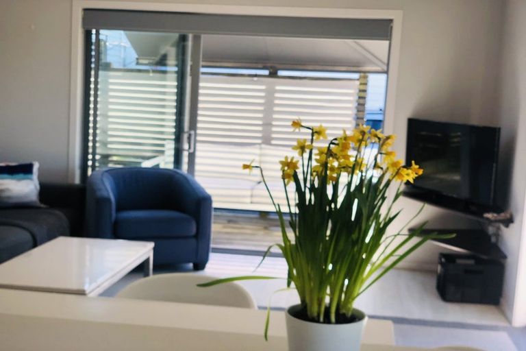 Photo of property in 15 Old Lake Road, Narrow Neck, Auckland, 0624