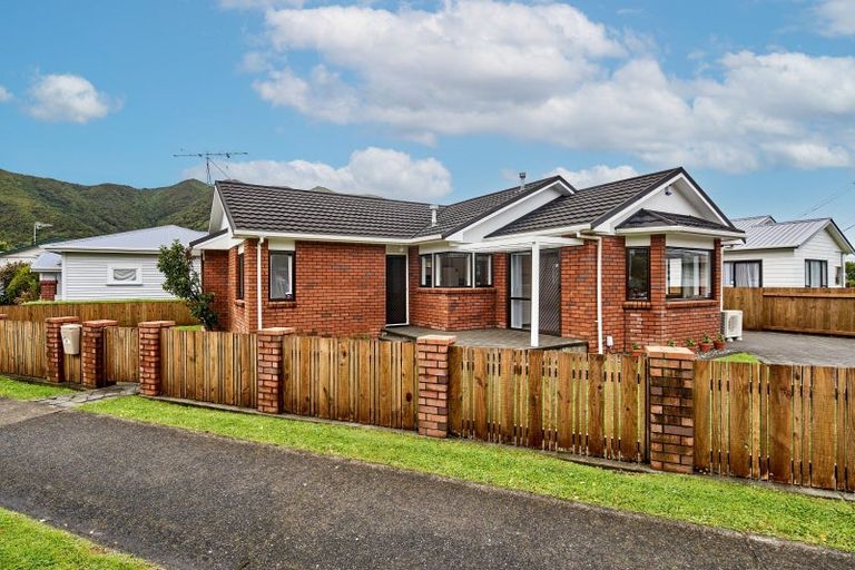 Photo of property in 16 Birdwood Road, Waterloo, Lower Hutt, 5011