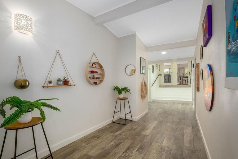 Photo of property in 15 Tawa Street, Waikanae, 5036