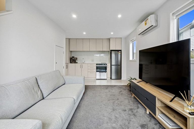 Photo of property in 9/22 Denver Avenue, Sunnyvale, Auckland, 0612